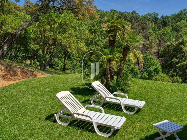 Propriété La Garde-Freinet - 1 chambre - 150m²