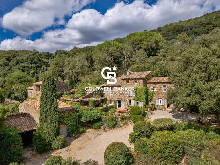 Propriété La Garde-Freinet - 12 chambres - 610m²