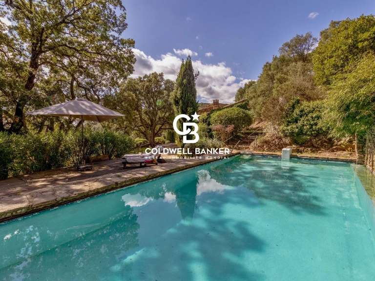 Propriété La Garde-Freinet - 12 chambres - 610m²