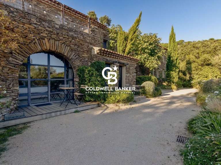 Propriété La Garde-Freinet - 12 chambres - 720m²