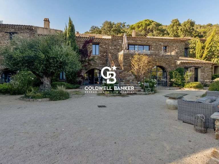 Propriété La Garde-Freinet - 12 chambres - 720m²
