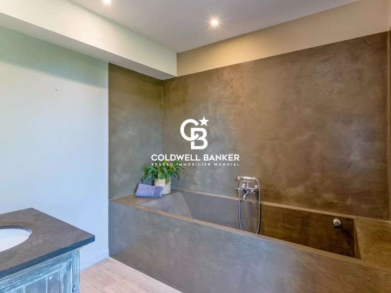 Propriété La Garde-Freinet - 12 chambres - 720m²