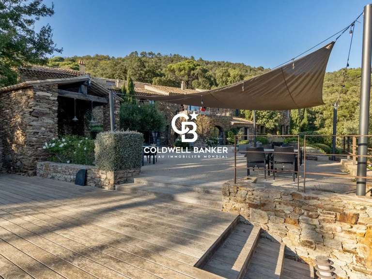 Propriété La Garde-Freinet - 12 chambres - 720m²