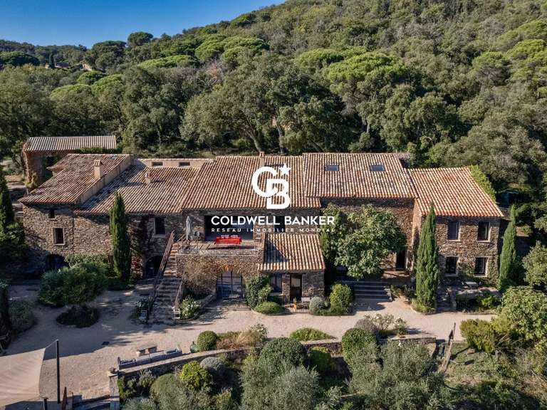 Propriété La Garde-Freinet - 12 chambres - 720m²