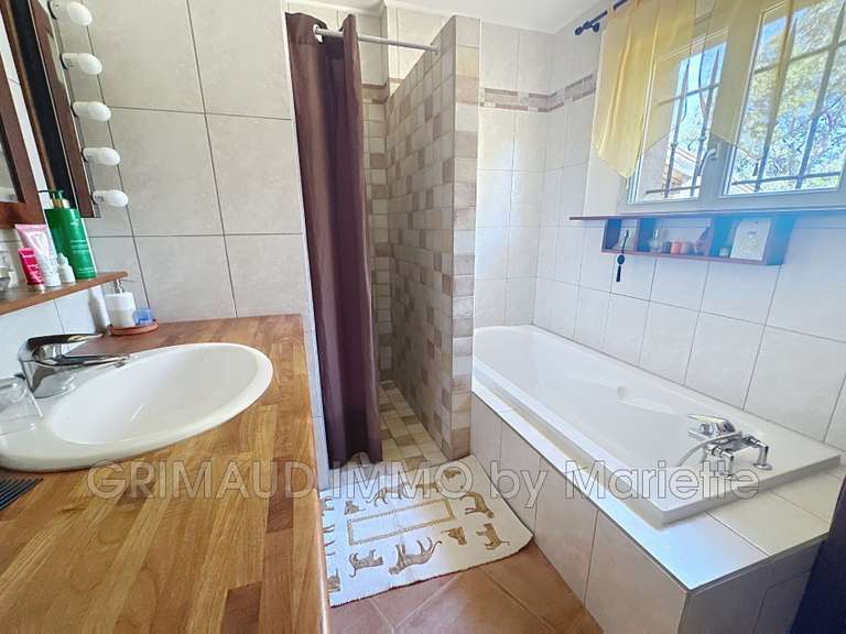 Villa La Garde-Freinet - 5 bedrooms - 214m²
