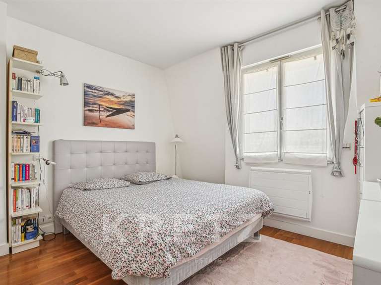 Apartment La Garenne-Colombes - 3 bedrooms - 137m²