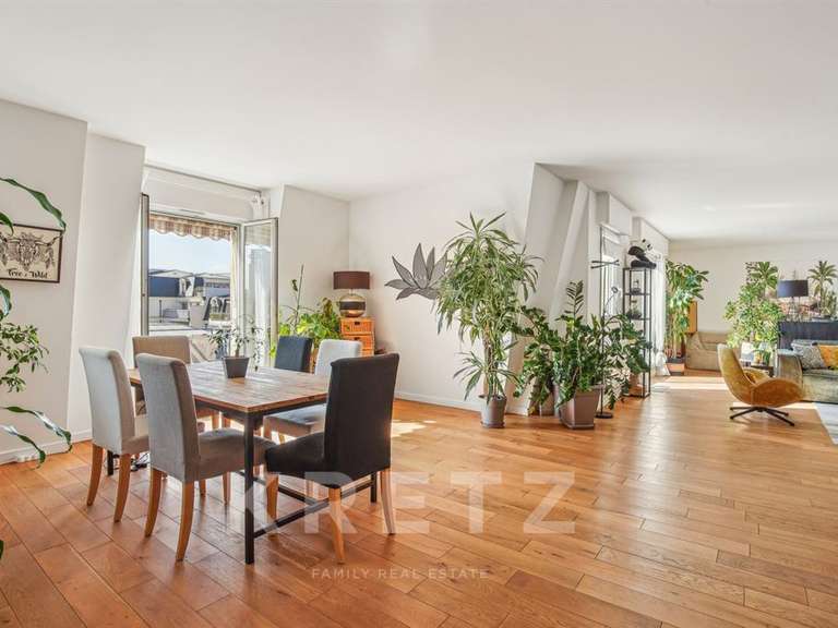 Apartment La Garenne-Colombes - 3 bedrooms - 137m²