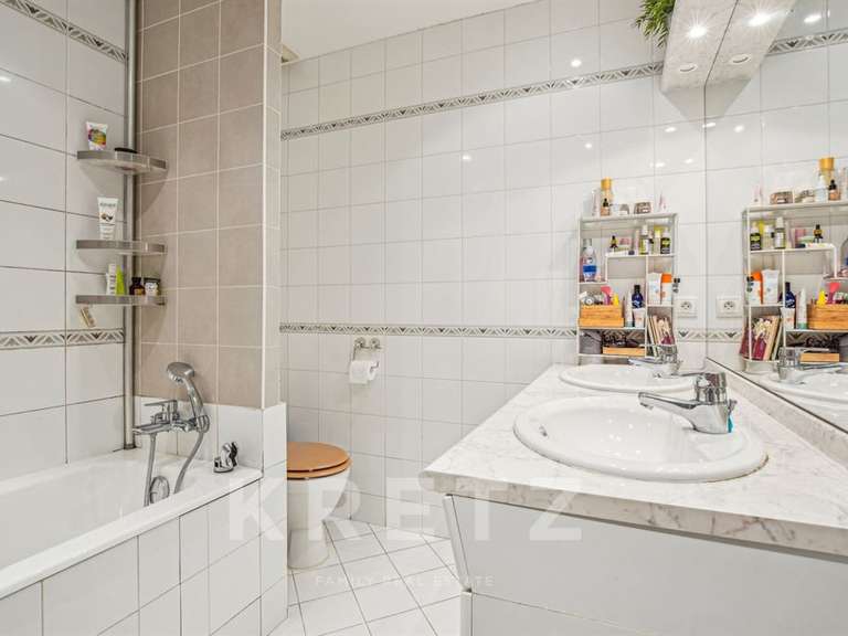 Apartment La Garenne-Colombes - 3 bedrooms - 137m²