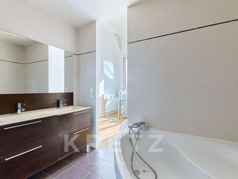 Maison La Garenne-Colombes - 5 chambres - 189m²