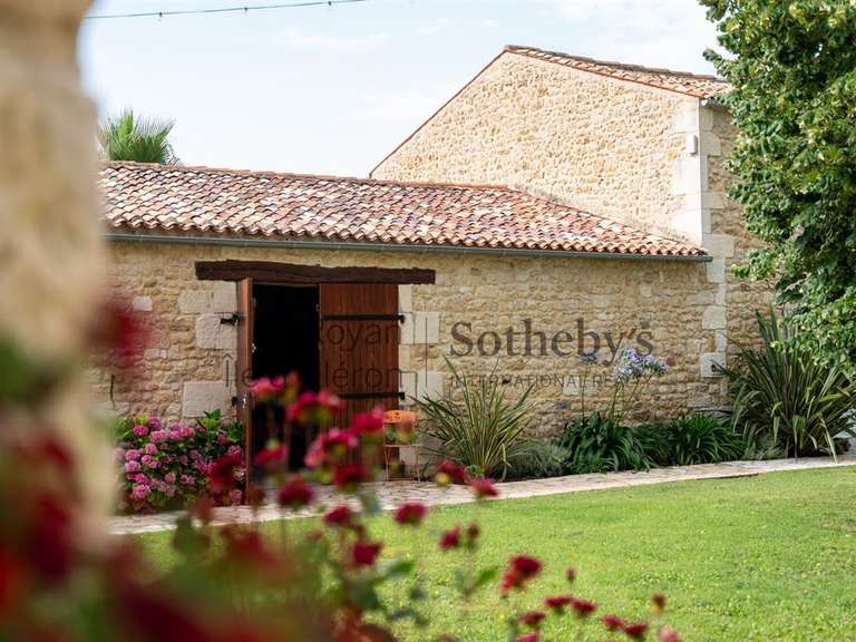 Propriété La Gripperie-Saint-Symphorien - 8 chambres - 450m²