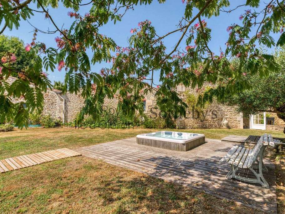 Property La Gripperie-Saint-Symphorien