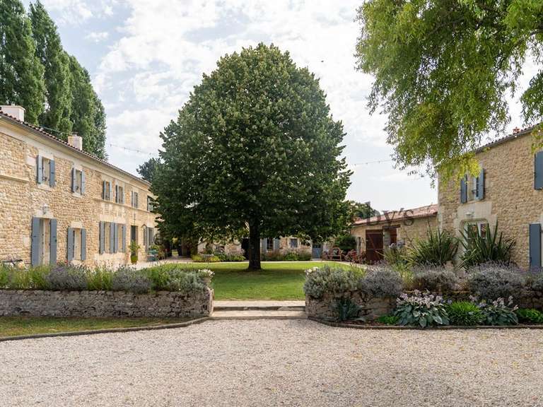 Propriété La Gripperie-Saint-Symphorien - 8 chambres - 450m²