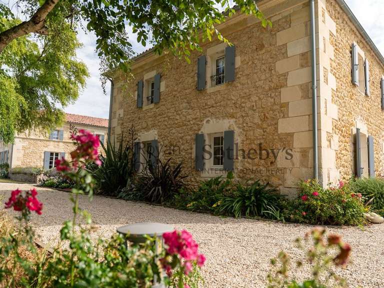 Propriété La Gripperie-Saint-Symphorien - 8 chambres - 450m²