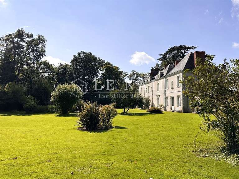 Manor La Haie-Fouassière - 8 bedrooms - 415m²