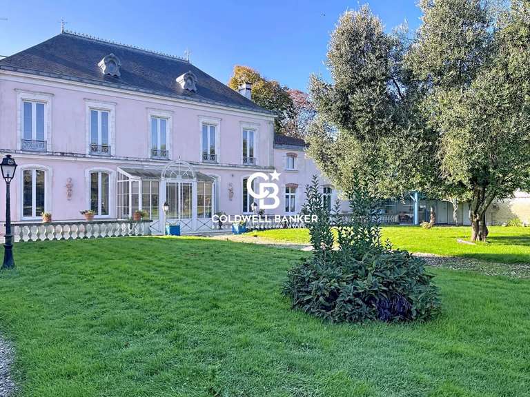 Maison La Jarne - 9 chambres - 540m²