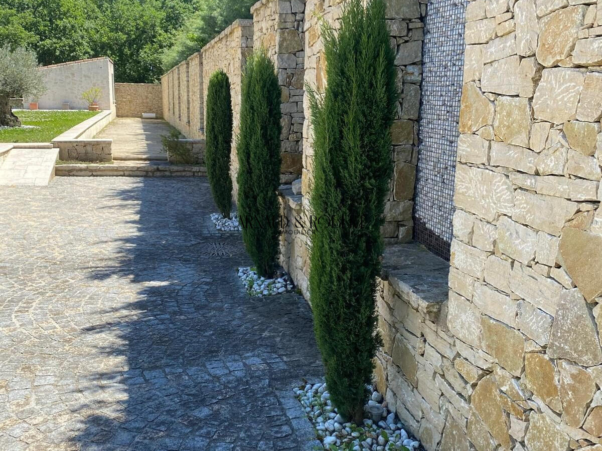 House La Laupie