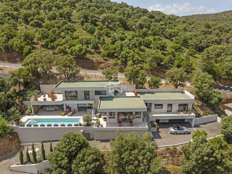 Villa La Londe-les-Maures - 4 bedrooms - 183m²