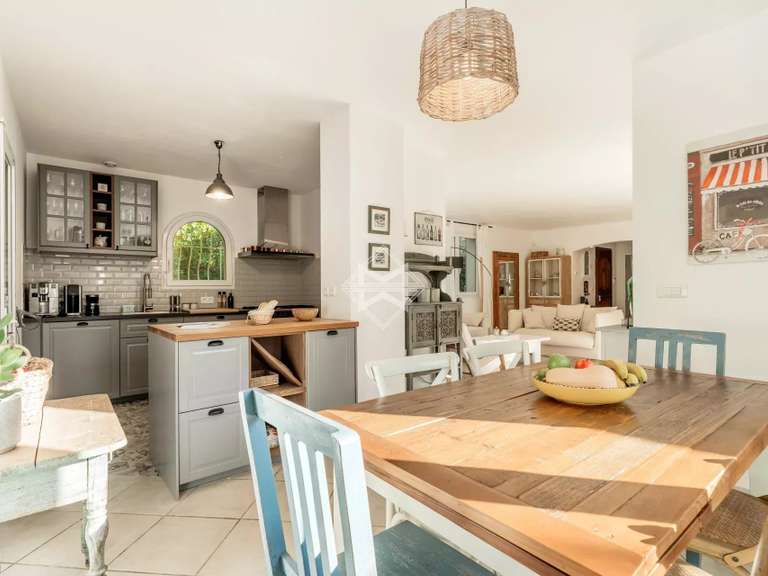 Villa La Londe-les-Maures - 5 chambres - 200m²