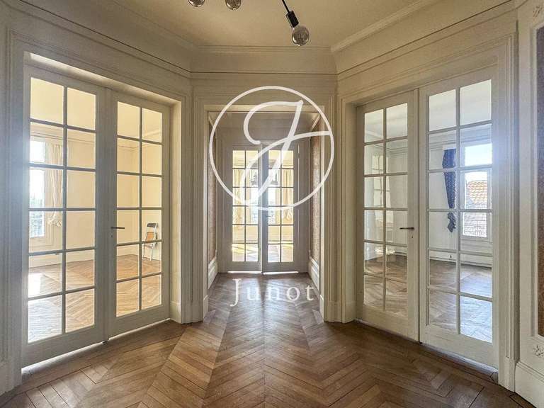 Appartement La Madeleine - 4 chambres - 248m²