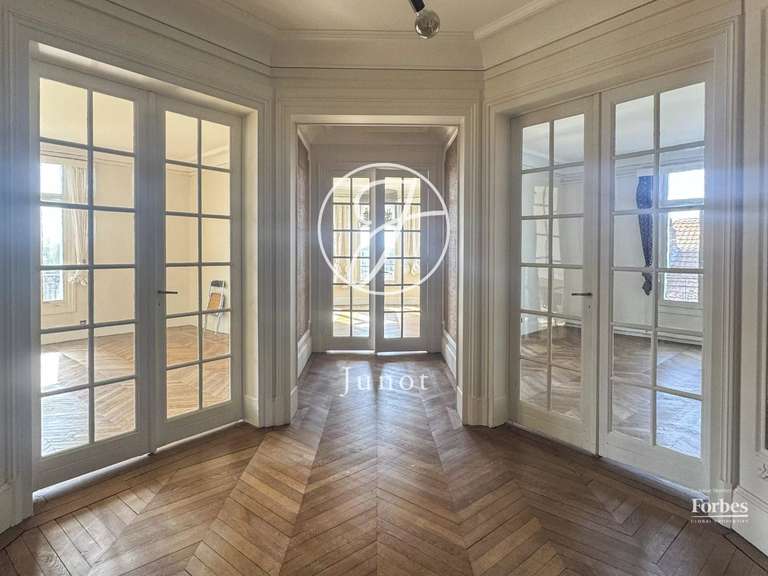 Appartement La Madeleine - 4 chambres - 248m²