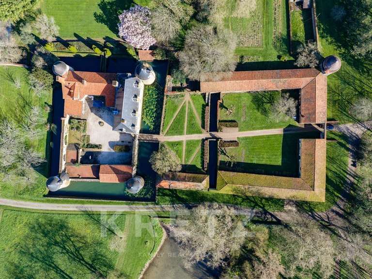 Castle La Réorthe - 9 bedrooms - 1200m²