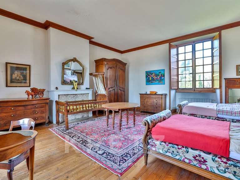 Castle La Réorthe - 9 bedrooms - 1200m²