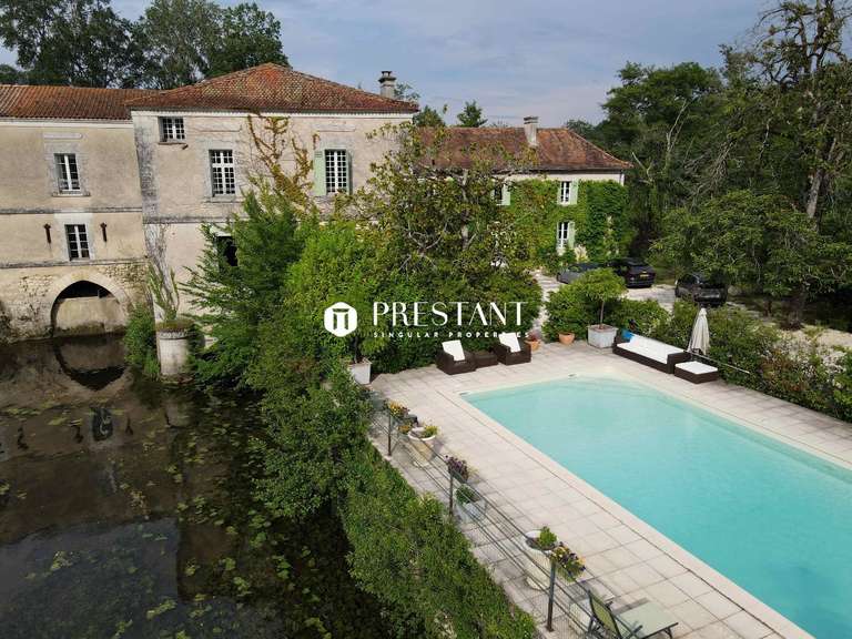 Propriété La Roche-Chalais - 7 chambres - 524m²