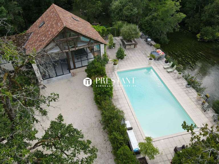 Propriété La Roche-Chalais - 7 chambres - 524m²