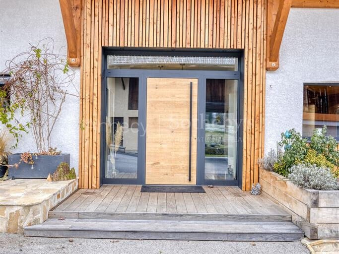Maison La Roche-sur-Foron - 6 chambres - 244m²