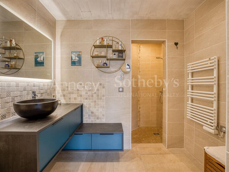Maison La Roche-sur-Foron - 6 chambres - 244m²
