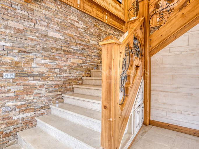 Maison La Roche-sur-Foron - 6 chambres - 244m²