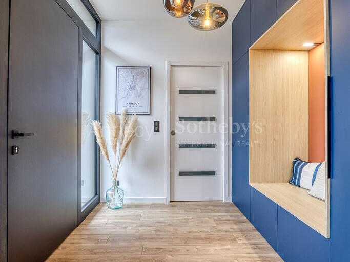 Maison La Roche-sur-Foron - 6 chambres - 244m²