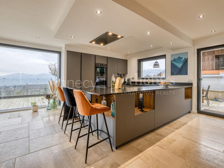 Maison La Roche-sur-Foron - 6 chambres - 244m²