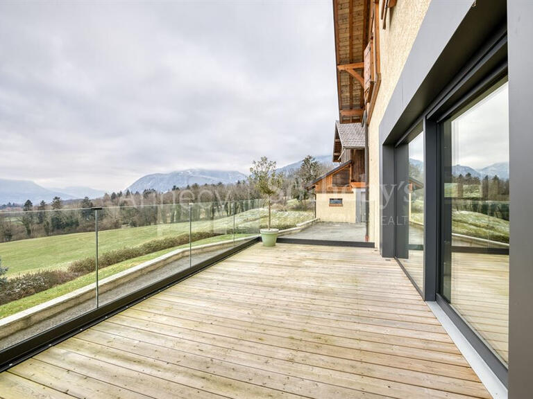 Maison La Roche-sur-Foron - 6 chambres - 244m²