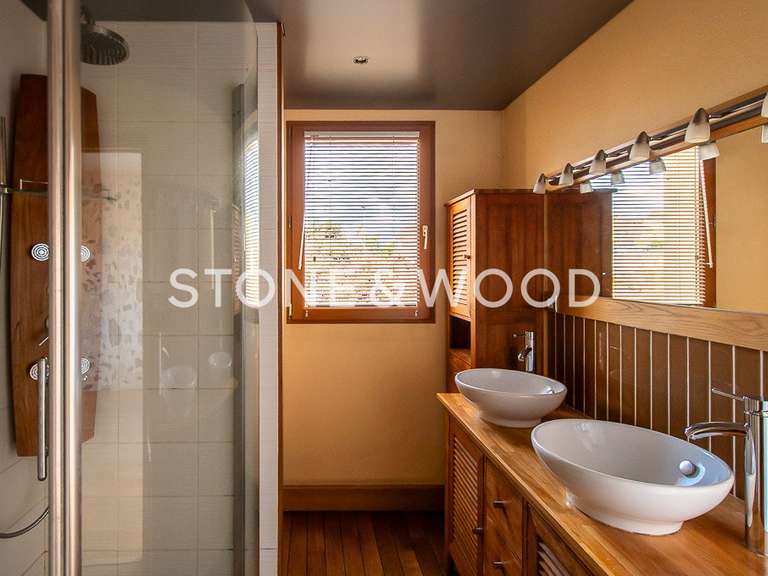 Maison La Roche-sur-Foron - 6 chambres - 230m²