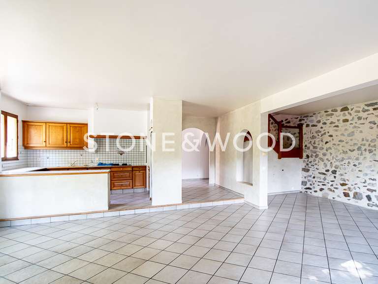 Maison La Roche-sur-Foron - 6 chambres - 230m²