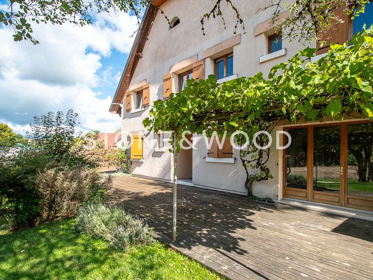 Maison La Roche-sur-Foron - 6 chambres - 230m²