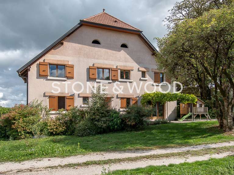 Maison La Roche-sur-Foron - 6 chambres - 230m²