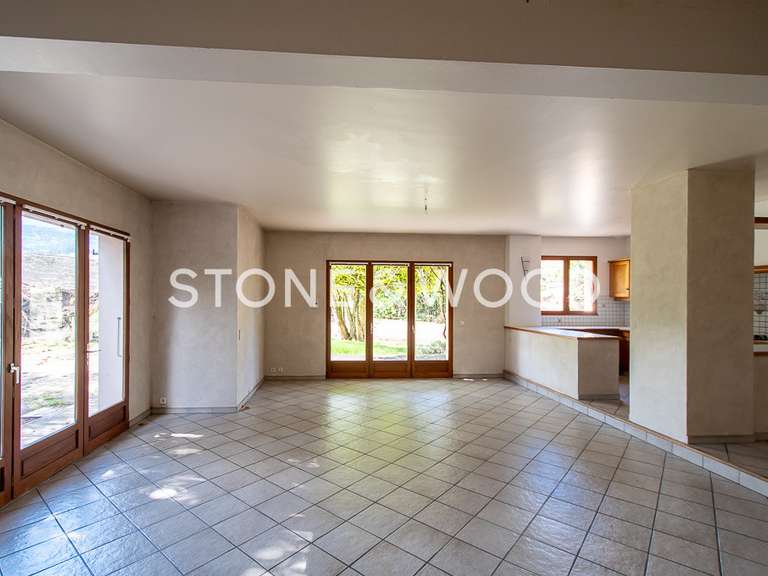 Maison La Roche-sur-Foron - 6 chambres - 230m²