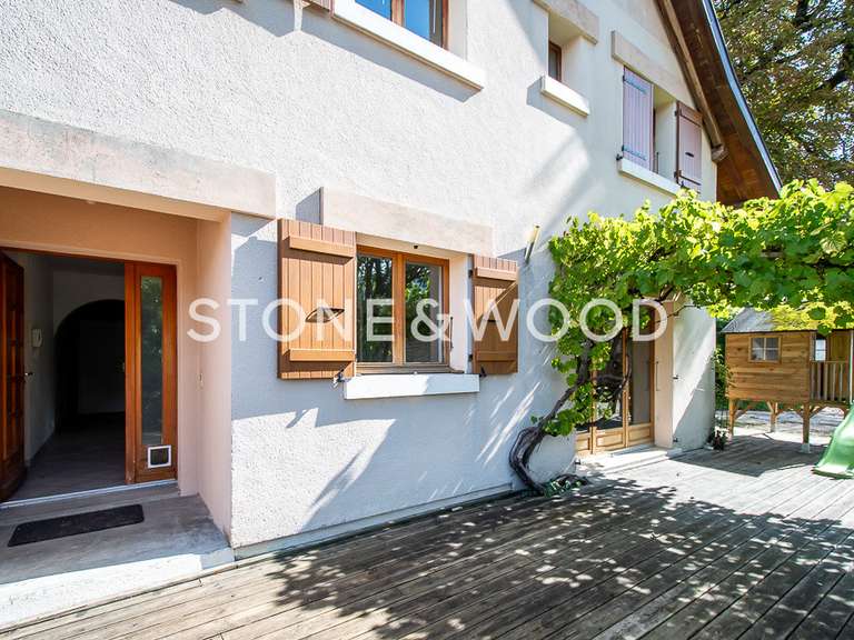 Maison La Roche-sur-Foron - 6 chambres - 230m²