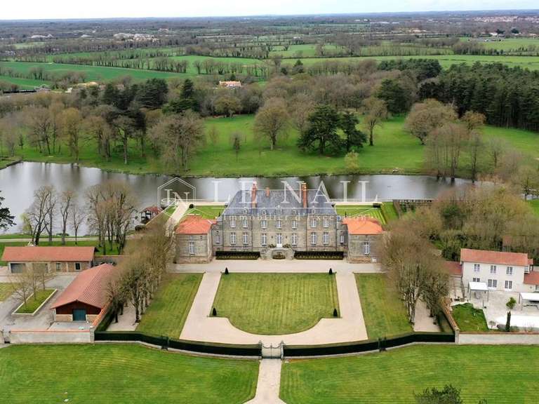 Château La Roche-sur-Yon - 7 chambres - 900m²