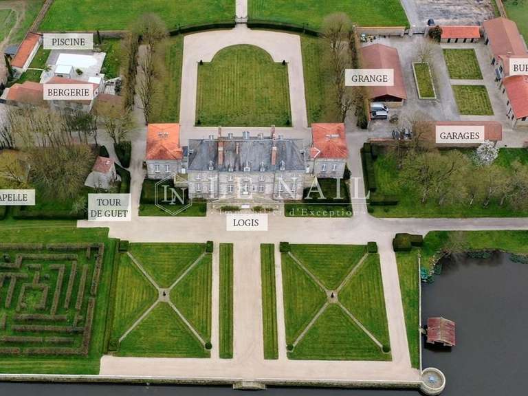 Castle La Roche-sur-Yon - 7 bedrooms - 900m²