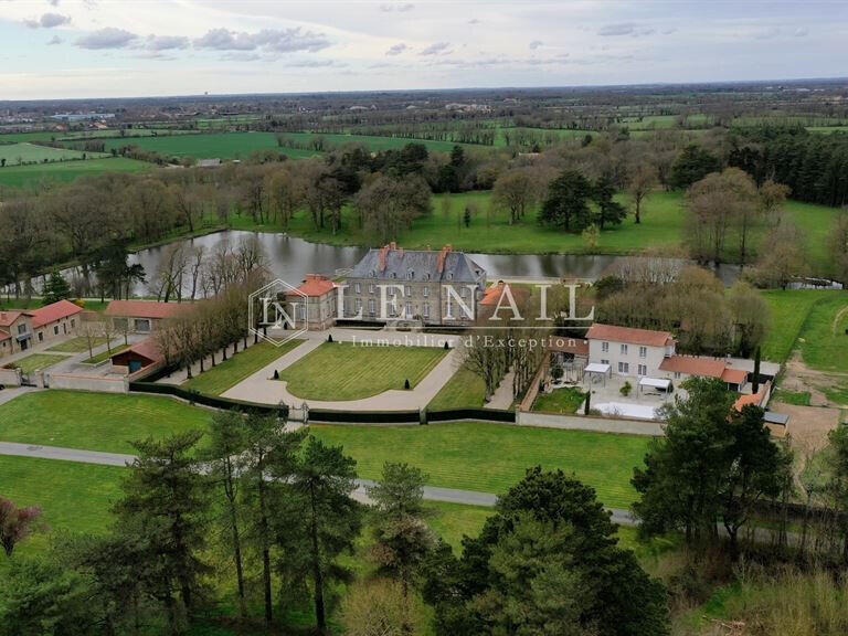 Château La Roche-sur-Yon - 7 chambres - 900m²