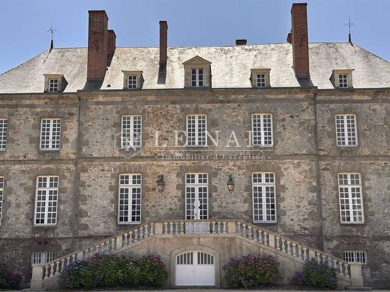 Castle La Roche-sur-Yon - 7 bedrooms - 900m²