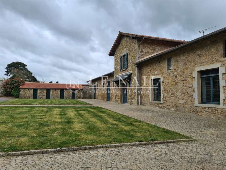 Château La Roche-sur-Yon - 7 chambres - 900m²