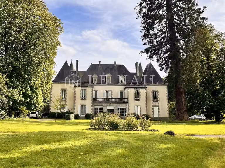 Château La Roche-sur-Yon - 6 chambres - 480m²