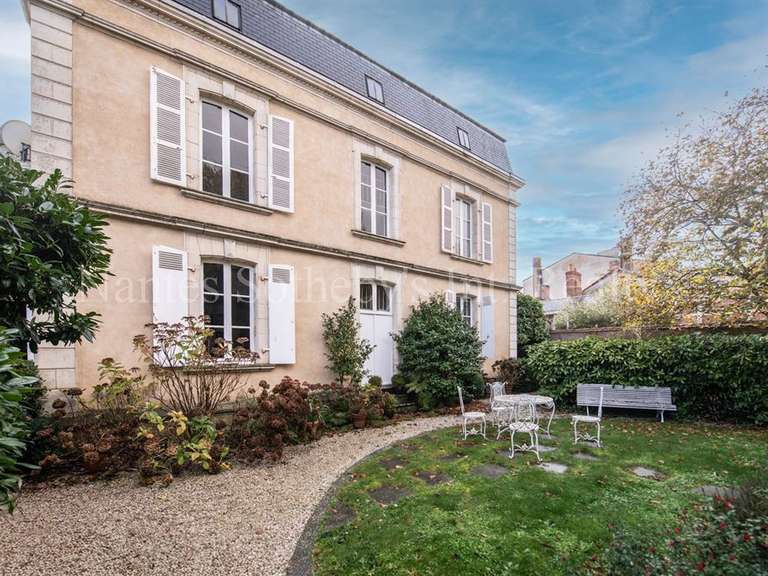 Maison La Roche-sur-Yon - 6 chambres - 419m²