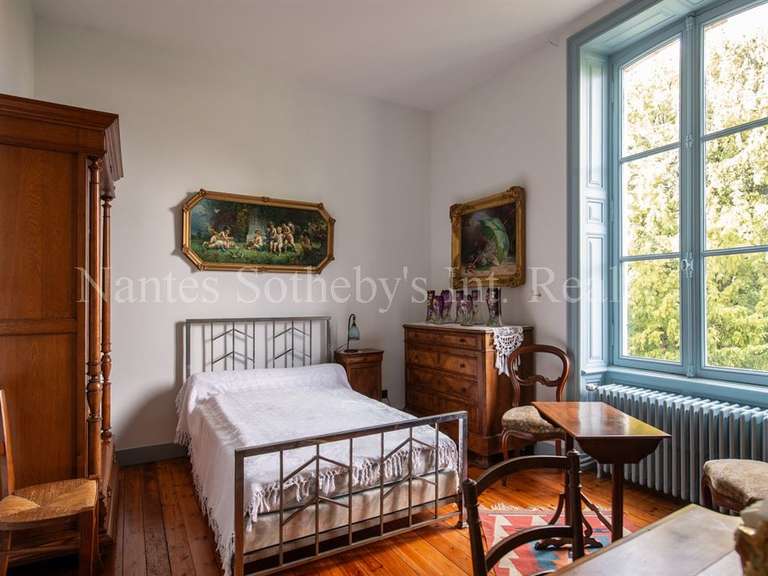 Maison La Roche-sur-Yon - 6 chambres - 419m²