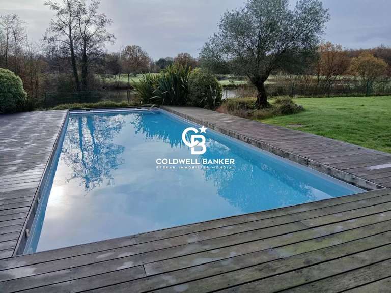 Maison La Roche-sur-Yon - 4 chambres - 263m²