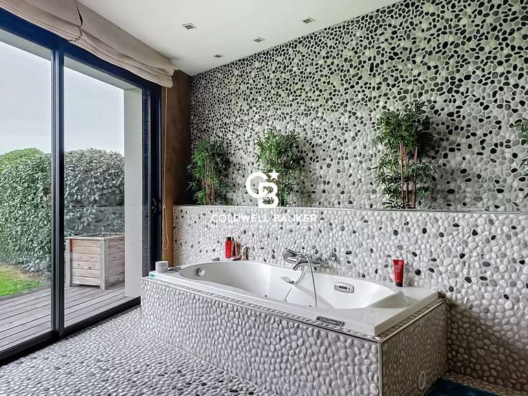 Maison La Roche-sur-Yon - 4 chambres - 263m²